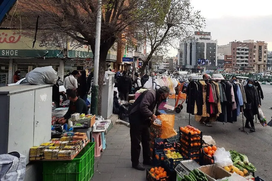 نیمه پنهان مالیات دستفروشان: فرصتی برای عدالت یا چالشی برای معیشت؟ نیمه پنهان مالیات دستفروشان: فرصتی برای عدالت یا چالشی برای معیشت؟