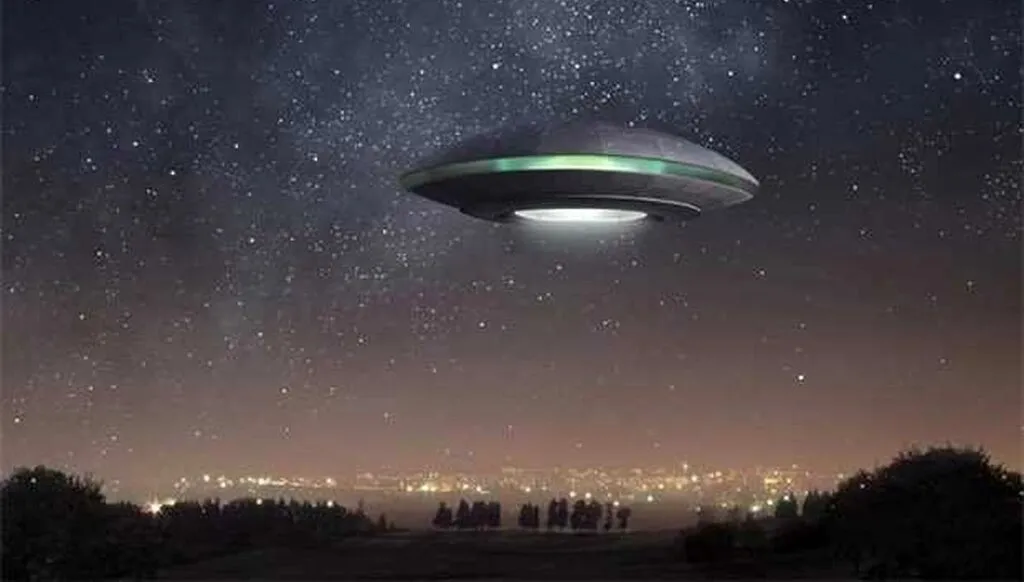 بشقاب پرنده در آسمان تهران دیده شد!