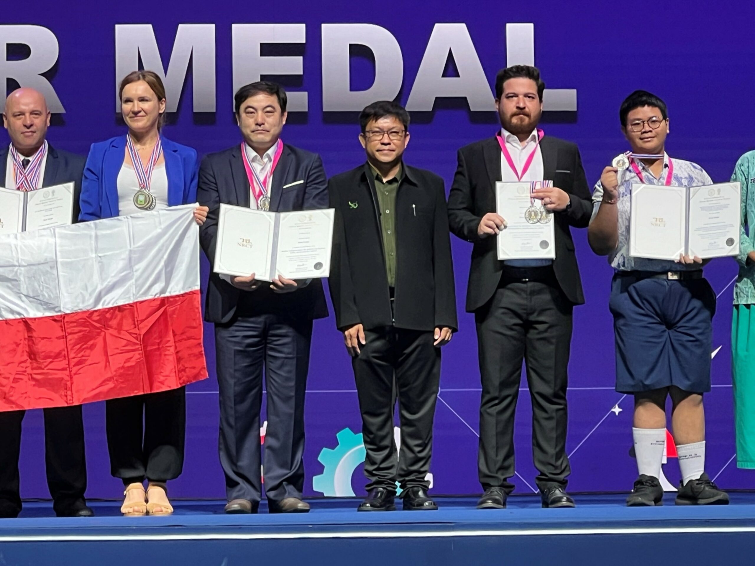 مهندس کیوان کرم نژادی آذر محقق و مدافع حقوق بین‌المللی مخترعین کیست؟ 
