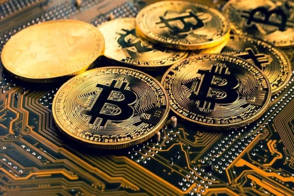 پیش‌بینی قیمت بیت کوین مرداد ۱۴۰۴ / منتظر سقوط سنگین باشید