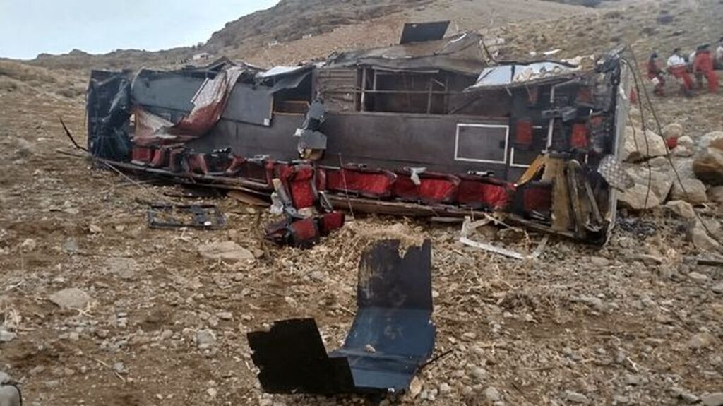 واژگونی اتوبوس در محور سمیرم/چند نفر کشته و زخمی شدند؟ واژگونی اتوبوس در محور سمیرم/چند نفر کشته و زخمی شدند؟